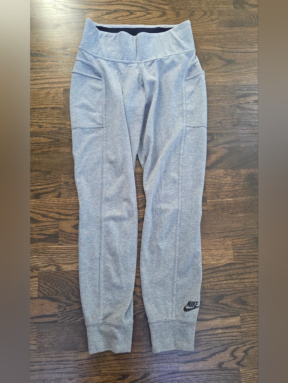 Nike Sportswear Essential High Waisted Leggings Gray Women’s M 855998-091